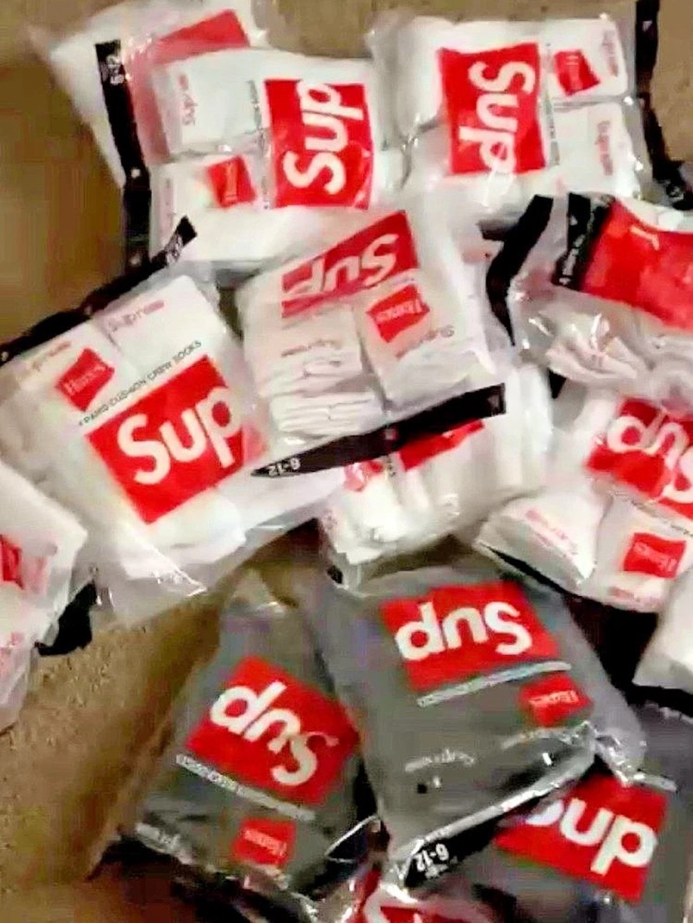 Supreme Hanes Crew Socks (4 Pack) ) White & Black NWT